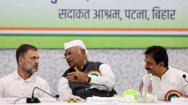 https://salarnews.in/public/uploads/images/newsimages/maannewsimage26102025_161355_Bihar campaign.png